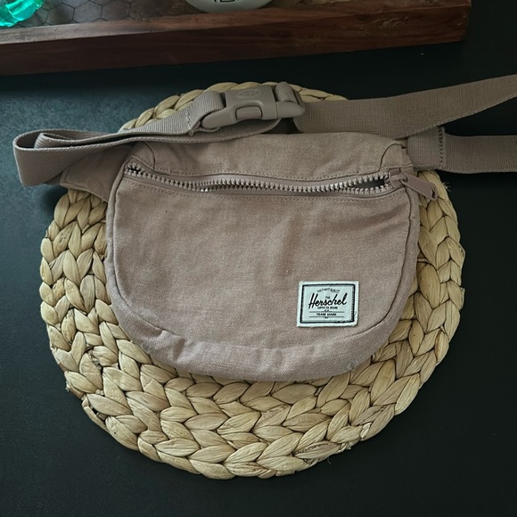 Hershel fanny pack - Picture 1 of 3